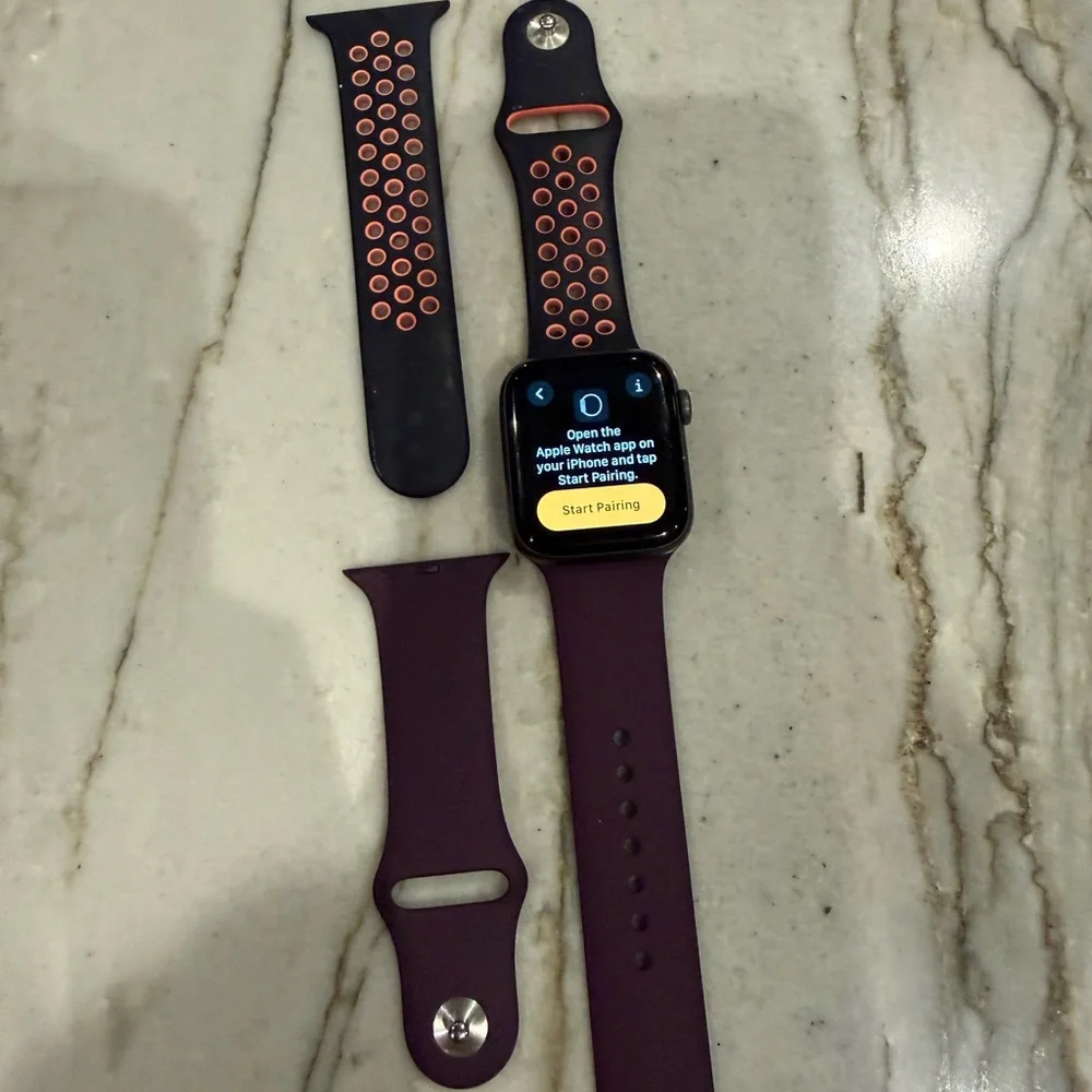 Apple Smartwatch with 2 straps. Size 44; series 4